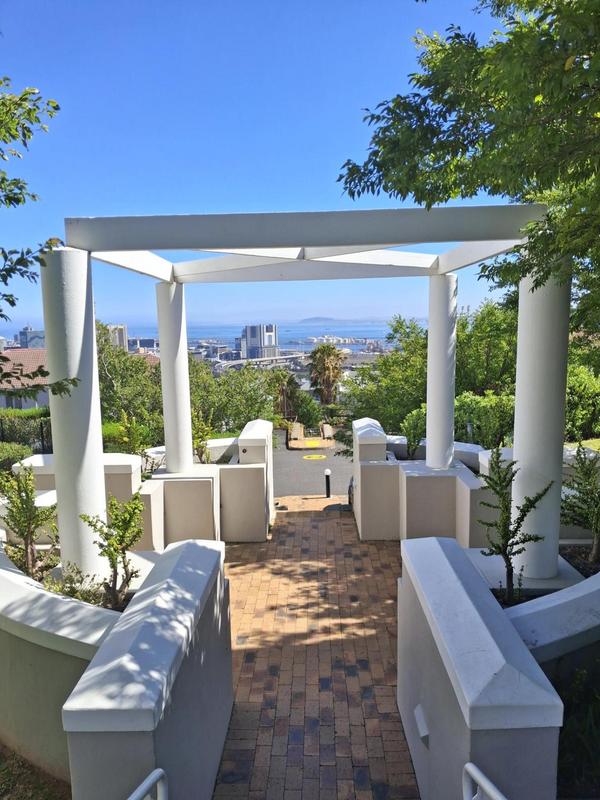 To Let 2 Bedroom Property for Rent in Vredehoek Western Cape